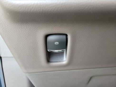 Used 2021 Lincoln Nautilus FWD w/ Equipment Group 101A image 28