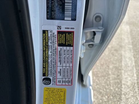 Used 2020 Toyota Camry SE image 38