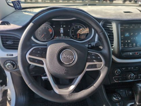 Used 2017 Jeep Cherokee Trailhawk AWD/4WD image 13