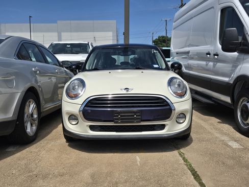 Used 2016 MINI Cooper 4-Door Hardtop FWD image 2