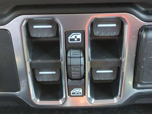 Used 2024 Jeep Wrangler Unlimited Sahara AWD/4WD image 23