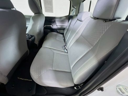 Certified 2021 Toyota Tacoma SR5 AWD/4WD image 22