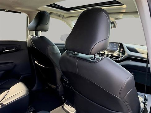 Used 2020 Toyota Highlander XLE image 35