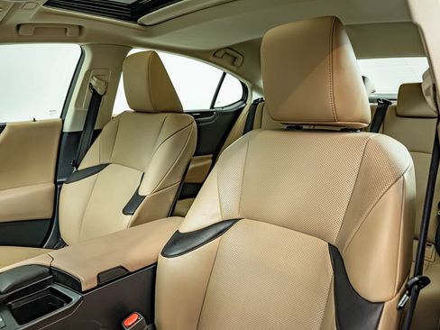 Used 2019 Lexus ES 350 w/ Premium Package FWD image 34