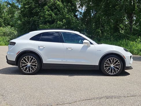 Certified 2025 Porsche Macan 4 Electric AWD/4WD image 12