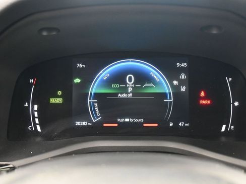 Used 2025 Toyota Camry SE w/ Multimedia Upgrade Package image 28