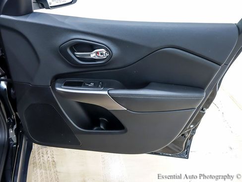 Used 2019 Jeep Cherokee Limited AWD/4WD image 29