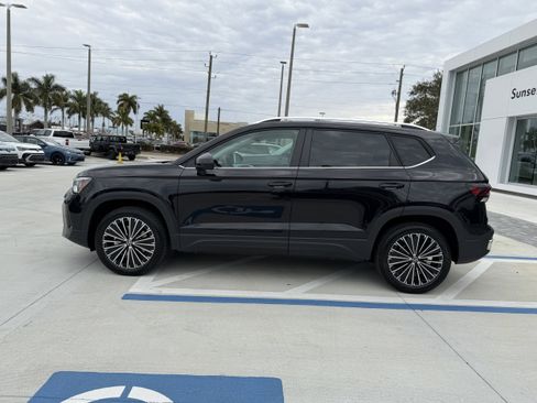 New 2026 Volkswagen Taos SE image 6