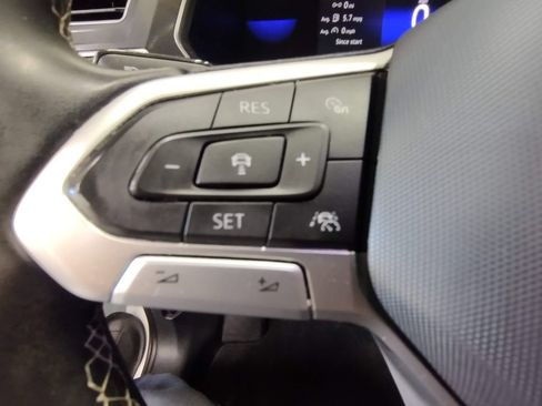 Certified 2022 Volkswagen Tiguan SE FWD image 28