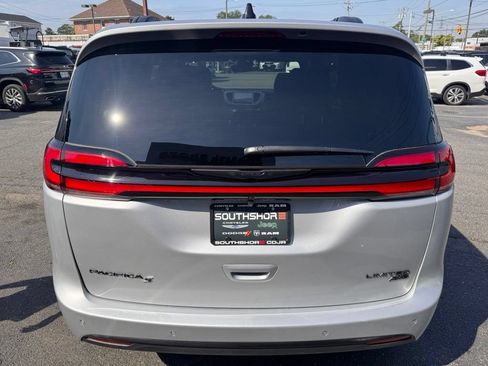 Used 2026 Chrysler Pacifica Limited w/ S Appearance Package AWD/4WD image 7