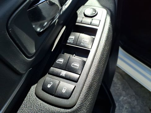 Used 2021 RAM 1500 Classic SLT AWD/4WD image 13