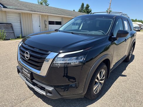 Used 2023 Nissan Pathfinder SL AWD/4WD image 11