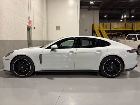 Used 2023 Porsche Panamera 4 Platinum Edition image 2