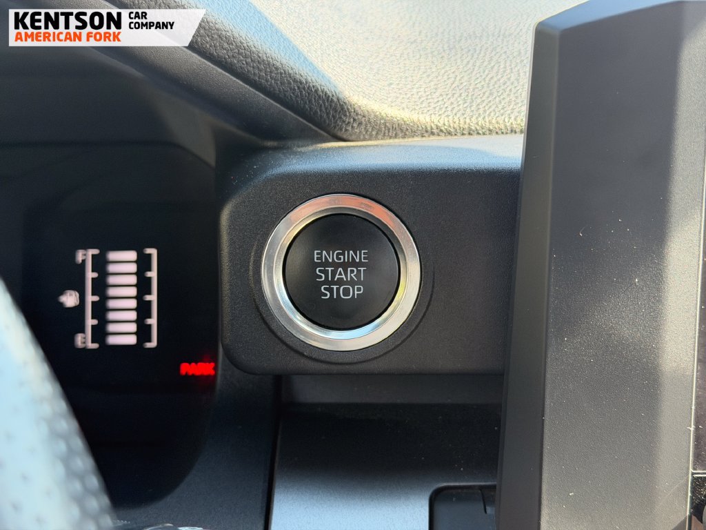 Used 2025 Toyota 4Runner SR5 AWD/4WD image 17
