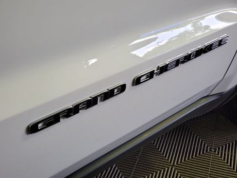 Used 2021 Jeep Grand Cherokee Limited AWD/4WD image 34