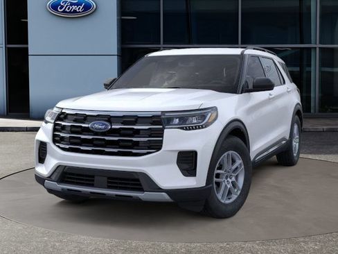 Used 2025 Ford Explorer Active RWD image 2