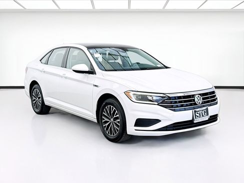 Used 2019 Volkswagen Jetta SEL w/ Cold Weather Package FWD image 3