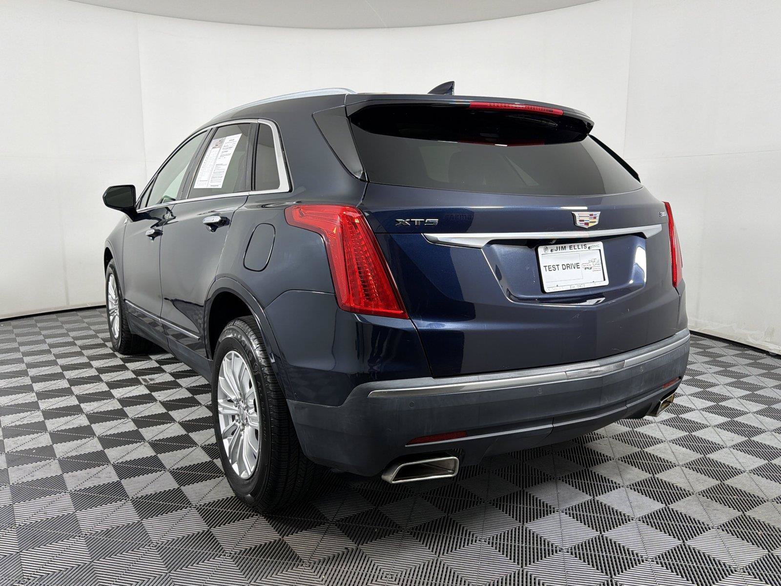 Used 2017 Cadillac XT5 Luxury FWD image 4