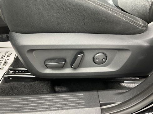 Used 2026 Nissan Rogue SV FWD image 28