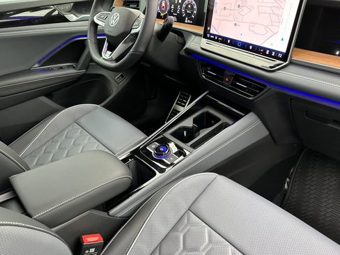 Used 2026 Volkswagen Tiguan SEL R-Line image 15