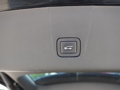 Used 2023 Chevrolet Traverse High Country AWD/4WD image 25