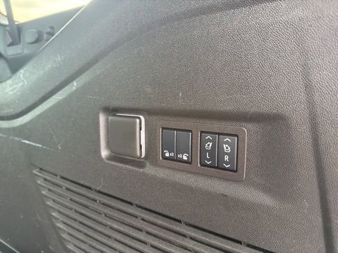 Used 2024 Chevrolet Suburban High Country w/ Advanced Technology Package image 46