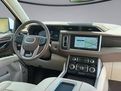 Used 2023 GMC Yukon XL Denali AWD/4WD image 19