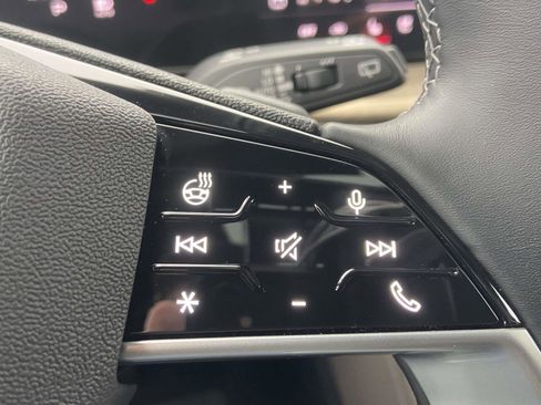 Certified 2025 Audi Q5 Prestige image 23