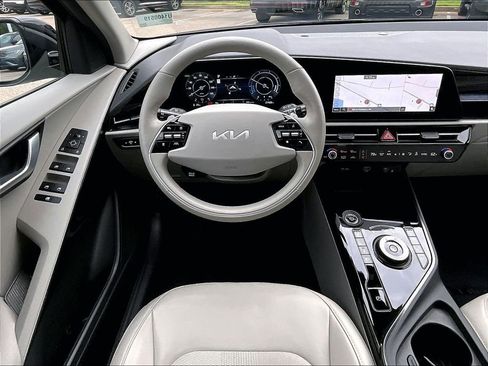 Used 2023 Kia Niro Wind w/ Wind Preserve Package FWD image 17