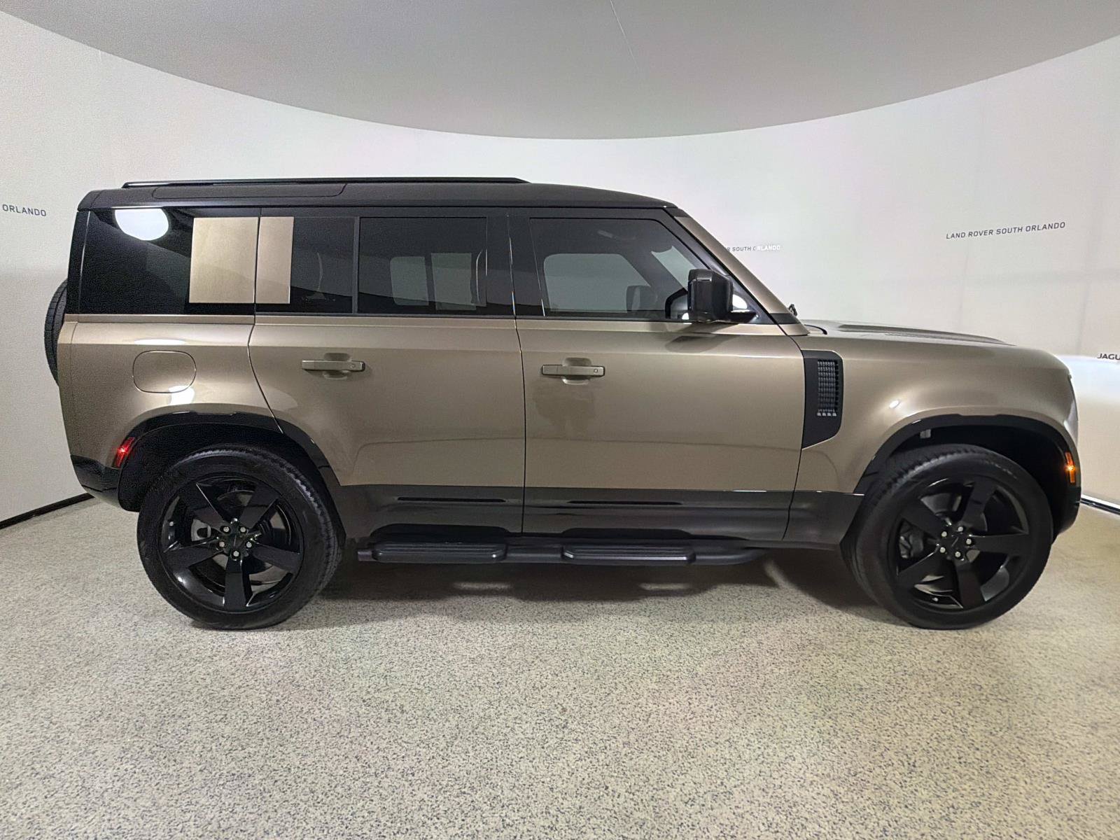 Used 2026 Land Rover Defender 110 X-Dynamic SE AWD/4WD image 6