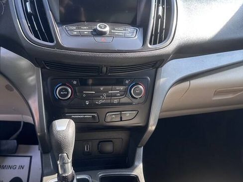 Used 2017 Ford Escape SE w/ Equipment Group 201A FWD image 11