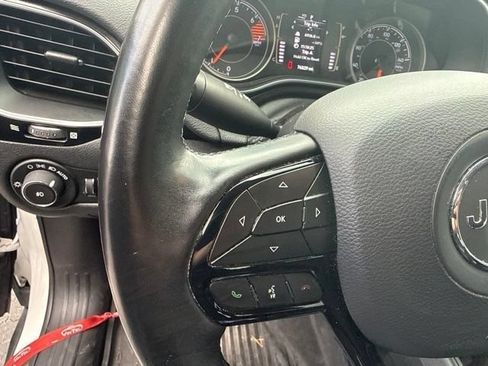 Used 2019 Jeep Cherokee Latitude Plus FWD image 15