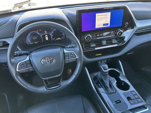 Used 2024 Toyota Highlander Limited image 15