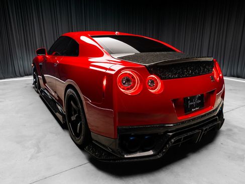 Used 2020 Nissan GT-R Premium w/ Premium Interior Package AWD/4WD image 17