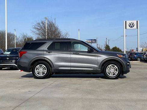 Used 2022 Ford Explorer XLT w/ Equipment Group 202A image 7