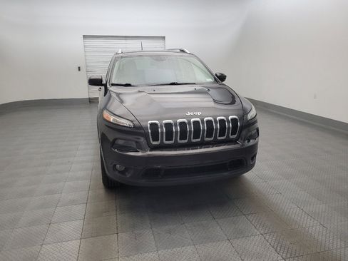 Used 2017 Jeep Cherokee Latitude w/ Safety/Convenience Group AWD/4WD image 14