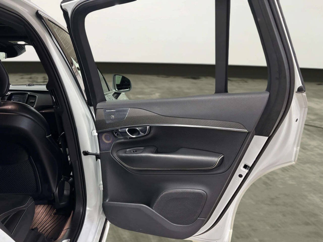 Used 2018 Volvo XC90 T6 R-Design w/ Convenience Package AWD/4WD image 17