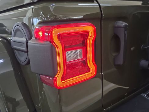 Used 2021 Jeep Wrangler Unlimited Rubicon image 32