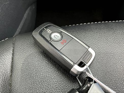 Used 2021 Ford EcoSport Titanium image 12