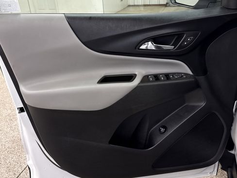 Used 2024 Chevrolet Equinox LT w/ Driver Convenience Package image 3