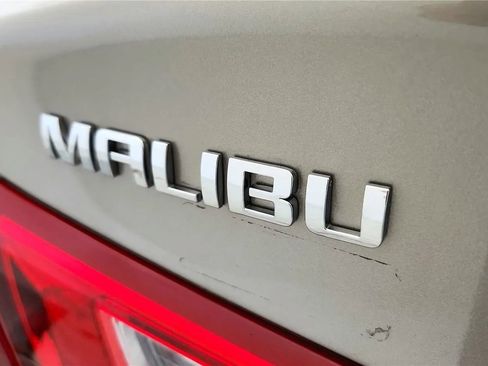 Used 2025 Chevrolet Malibu LS FWD image 17