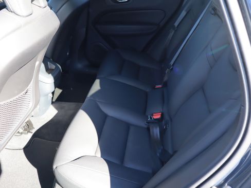 Used 2025 Volvo XC60 B5 Plus image 31