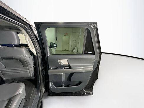 Used 2025 Ford Expedition Max Active AWD/4WD image 33