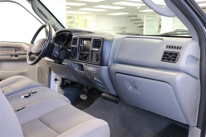 Used 2005 Ford Excursion XLT AWD/4WD image 35