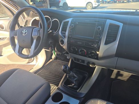 Used 2013 Toyota Tacoma 4x4 Access Cab w/ SR5 Pkg image 21