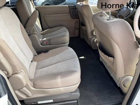 Used 2012 Kia Sedona LX image 28