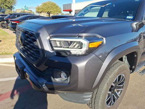 Used 2020 Toyota Tacoma TRD Sport image 10