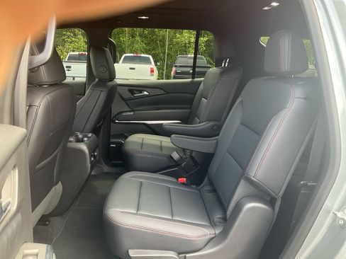 Used 2025 Chevrolet Traverse Z71 w/ Enhanced Driving Package AWD/4WD image 14