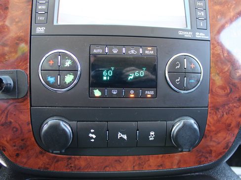 Used 2014 Chevrolet Suburban LT AWD/4WD image 30