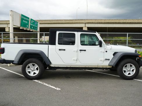 Used 2020 Jeep Gladiator Sport w/ Quick Order Package 24S image 19